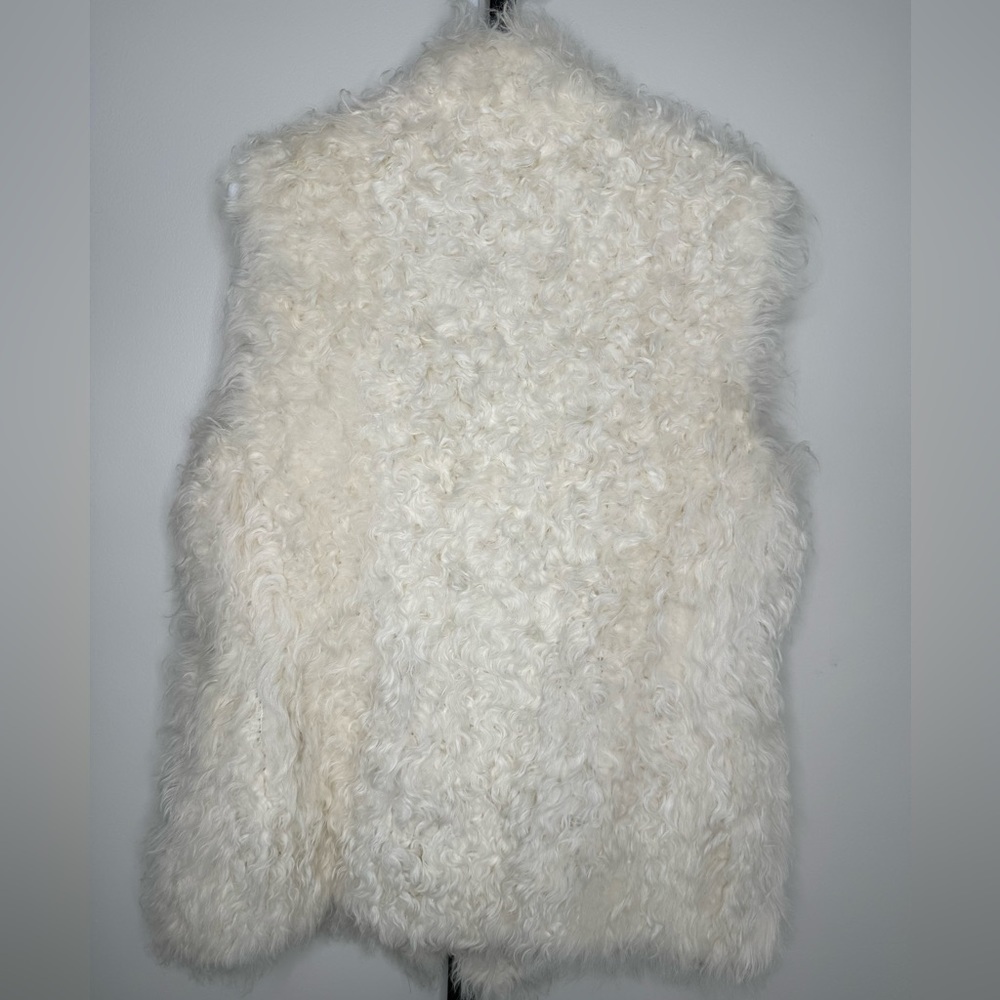 White Select Royal Grade Kalgan Lamb Knitted Vest - Luxurious Warmth and Eleganc - Picture 2 of 8